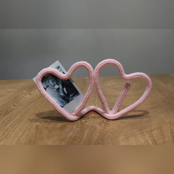 Handmade Knit Heart-Shaped Photo Holder - Picture 3 of 5
